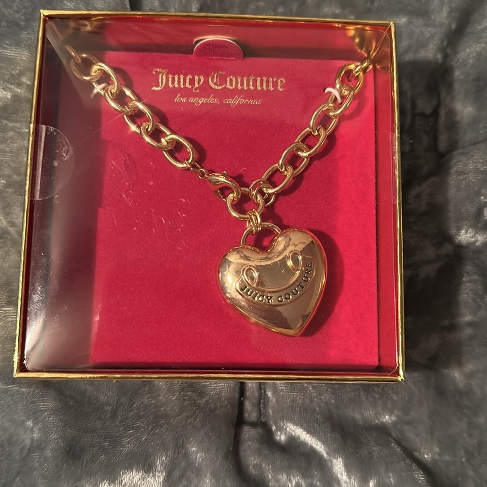 Juicy couture, gold heart necklace - Picture 2 of 3